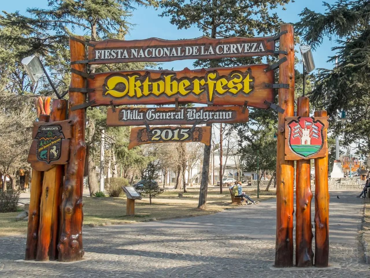 Arco de entrada a la Fiesta Nacional de la Cerveza, en Villa General Belgrano
