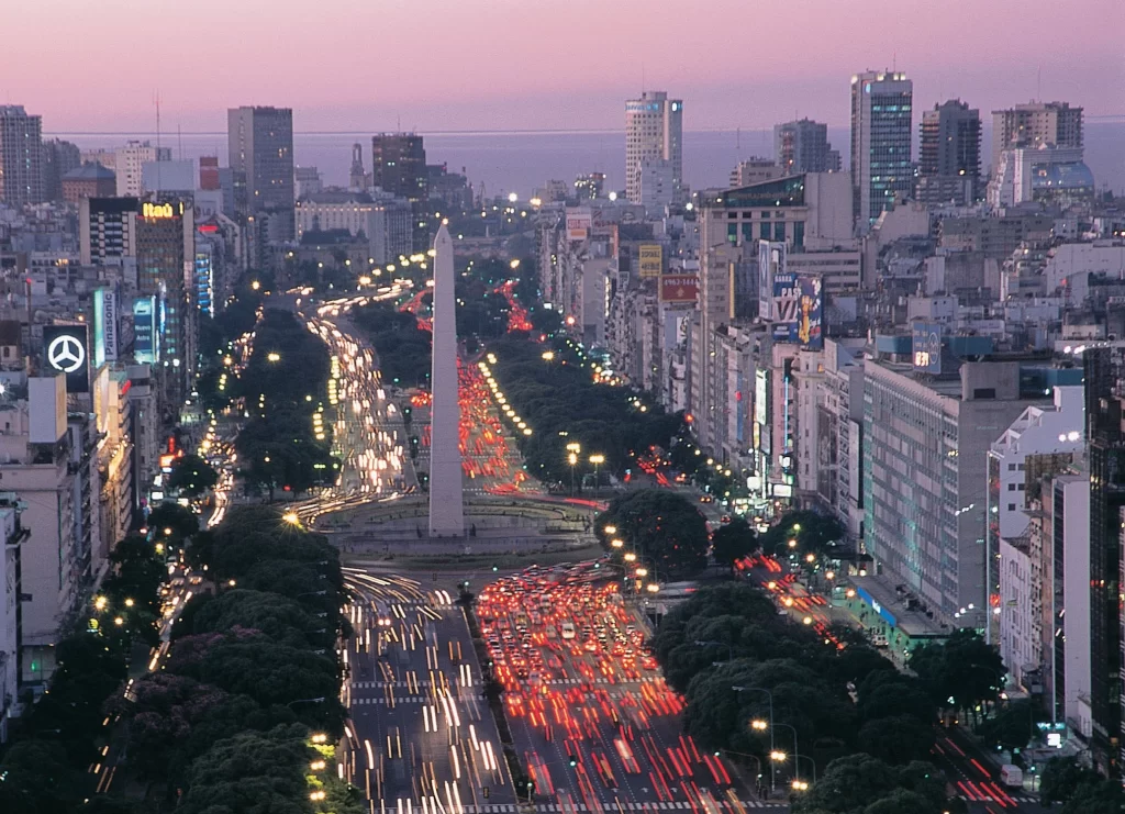 Avenida 9 de julio en la ciudad de Buenos Aires durante las vacaciones de invierno.