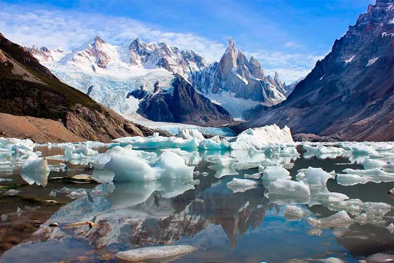 Laguna Torre con el deshielo del glaciar