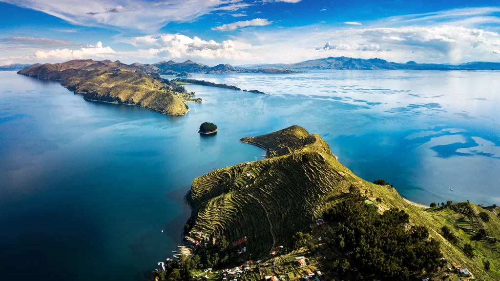 Imagen aérea del Lago Titicaca.