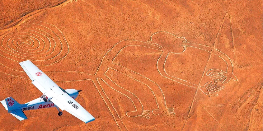 Avioneta sobrevolando las líneas de Nazca.